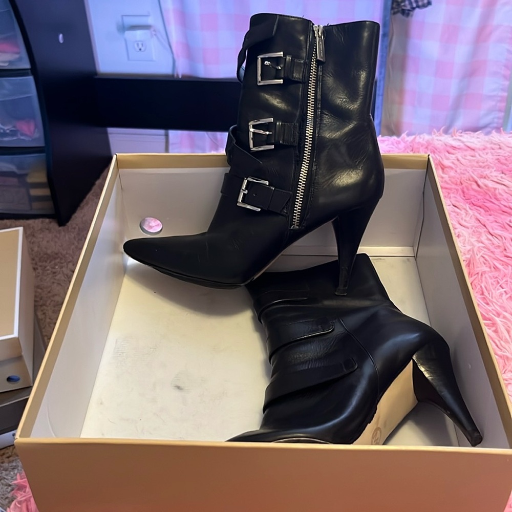 Michael Kors Lori Bootie 8M